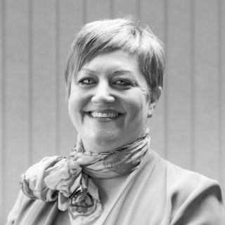 Lisa-Lambert-Office-Mngr-e1546443772403